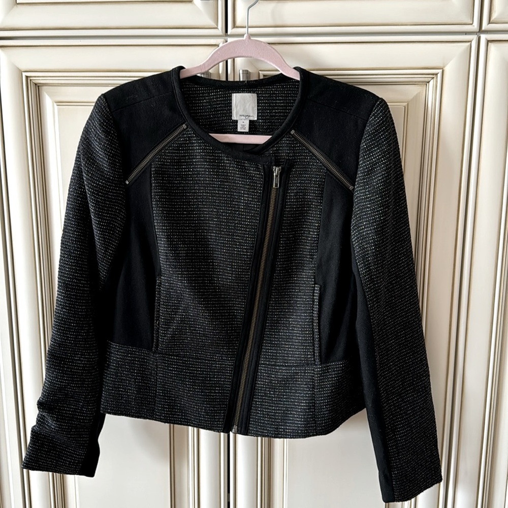 Women top, size M.